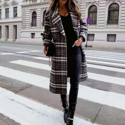 Abrigo de paño de doble botonadura a cuadros gris y negro con solapa y cuello de solapa