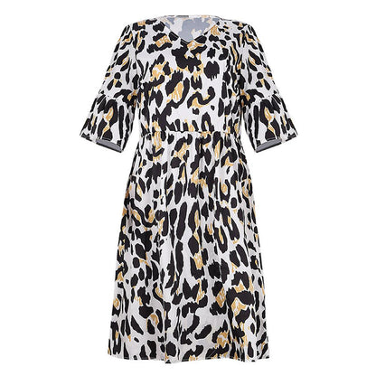 Robe babydoll léopard à col en V et manches volantées