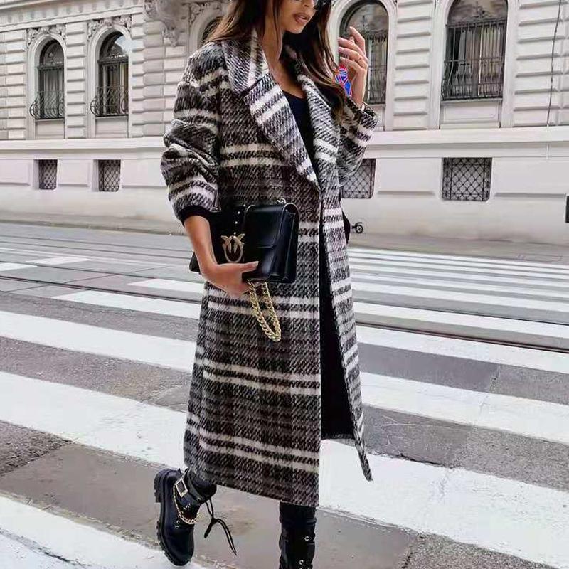 Abrigo de paño de doble botonadura a cuadros gris y negro con solapa y cuello de solapa