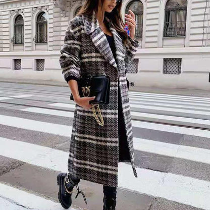 Abrigo de paño de doble botonadura a cuadros gris y negro con solapa y cuello de solapa