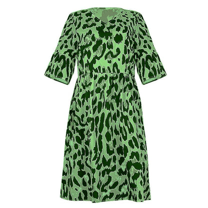 Robe babydoll léopard à col en V et manches volantées