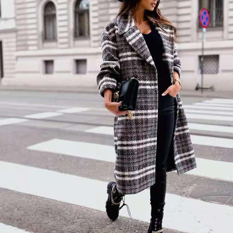 Abrigo de paño de doble botonadura a cuadros gris y negro con solapa y cuello de solapa