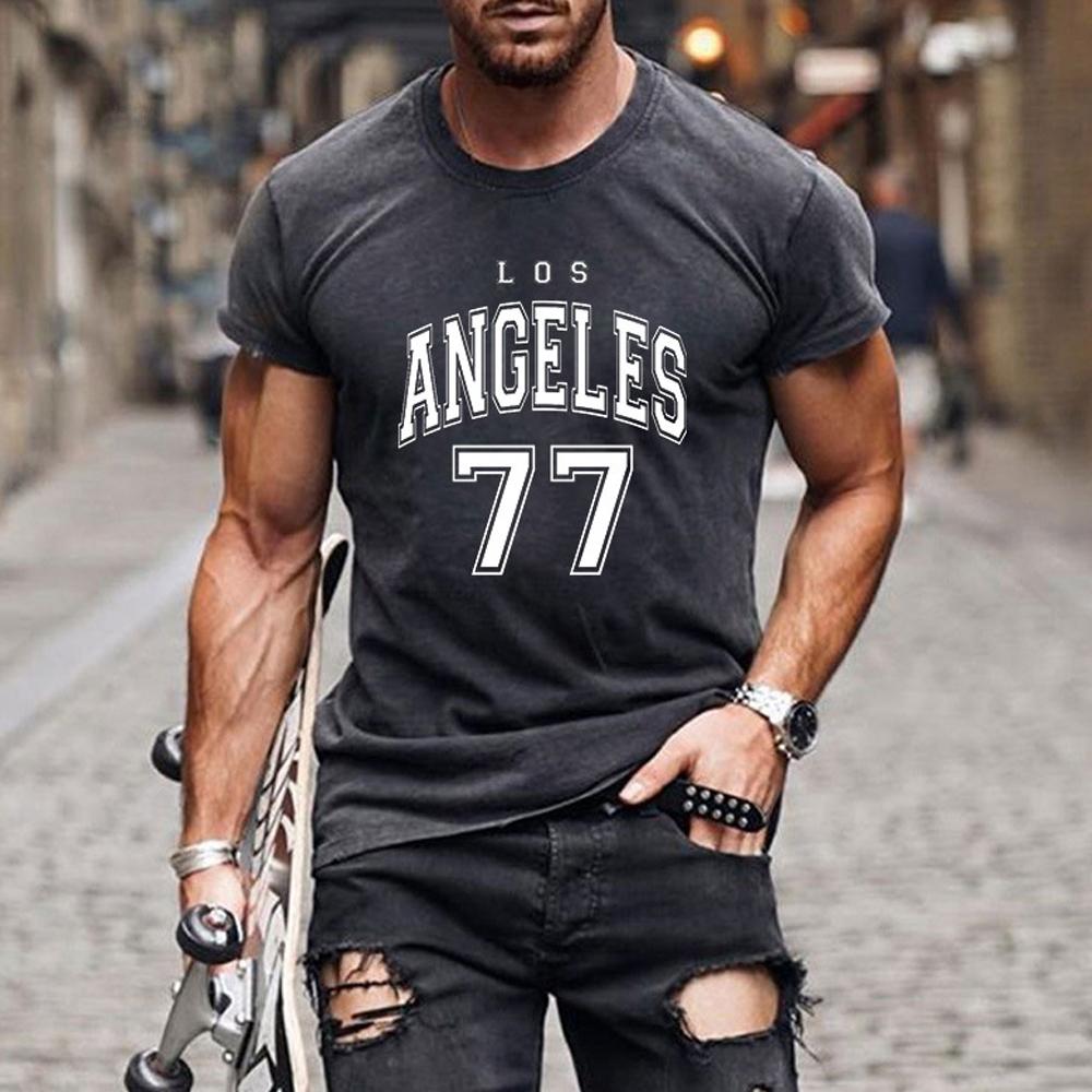 Camiseta de manga corta con cuello redondo y estampado de letras y números para hombre