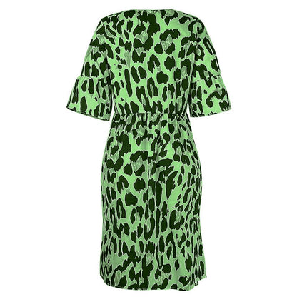 Robe babydoll léopard à col en V et manches volantées