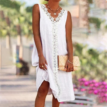 Vestido de tirantes con cuello de pico, de encaje guipur en contraste liso y estampado de corazones