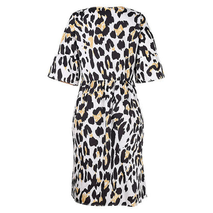 Robe babydoll léopard à col en V et manches volantées