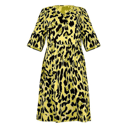 Robe babydoll léopard à col en V et manches volantées